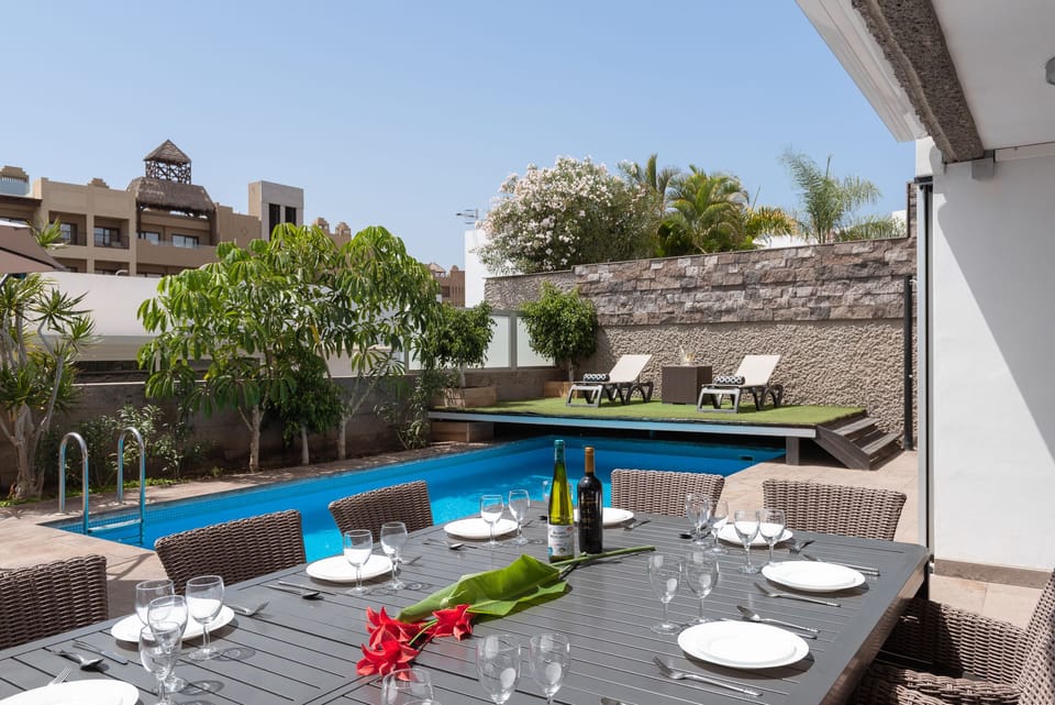 Private Heated pool / Middle floor