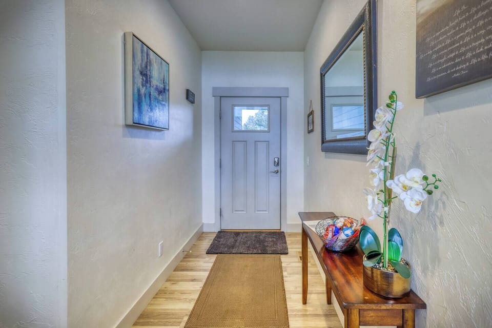 Front Entrance Area - Front Door