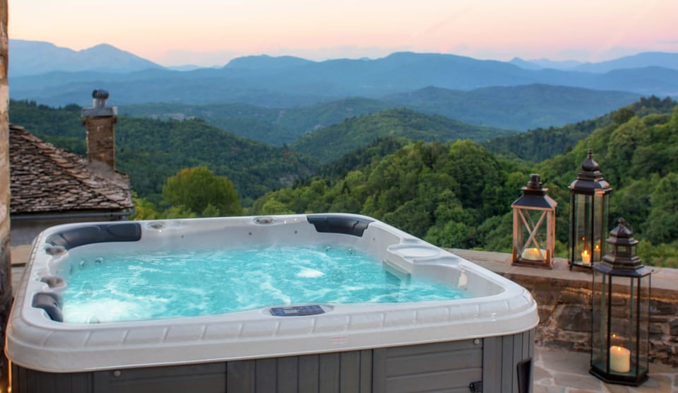 Outdoor spa tub
