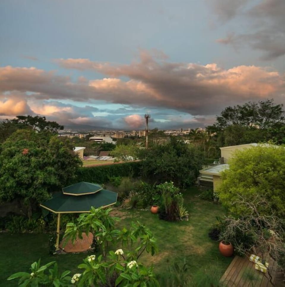 Hotel Casa41 - Room5 House in Escazu