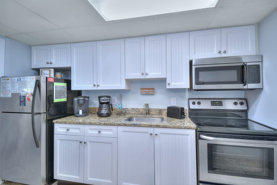 All modern appliances to make meal preparation a breeze.