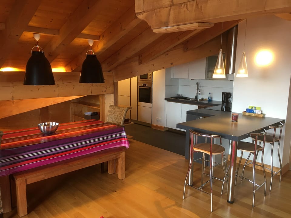 Dining table, breakfast bar