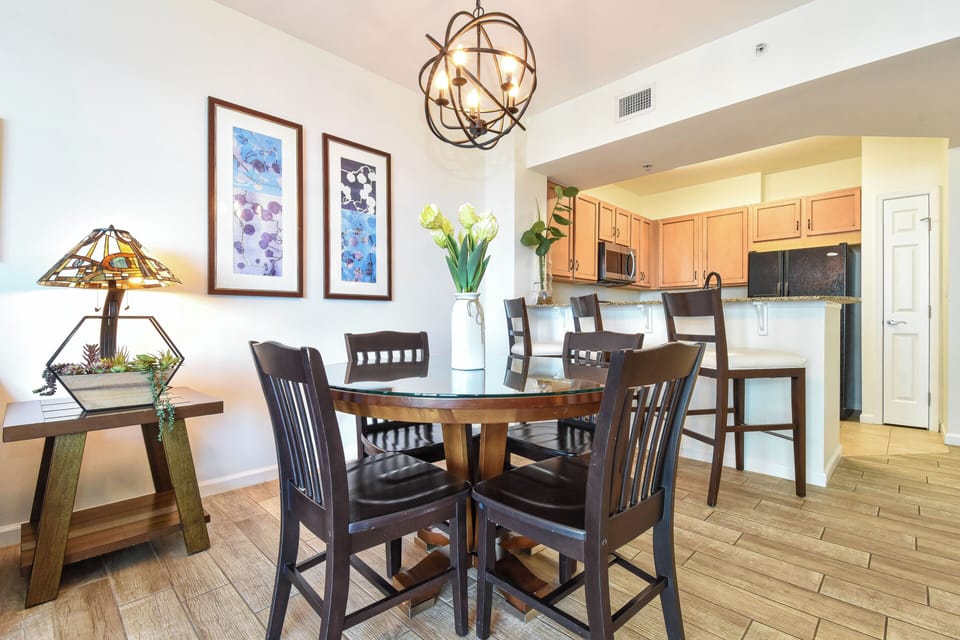 The Palms of Destin 1511- Dining Area and Breakfast Bar