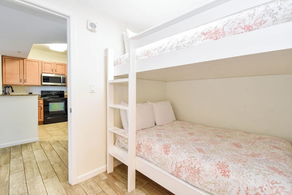 The Palms of Destin 1511- Guest Bedroom