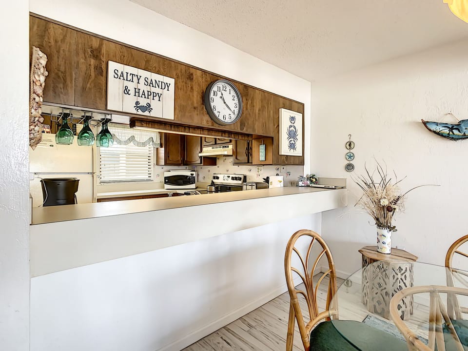 Kitchen counter diving dining room and kitchen