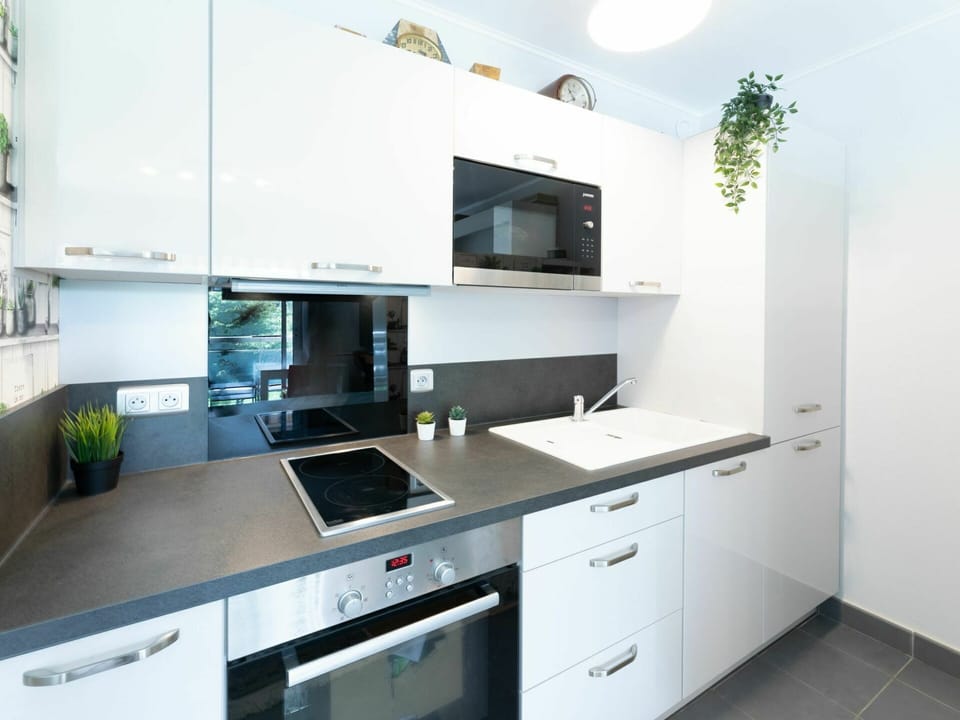 Cabinetry, Countertop, Building, Property, Tap, Furniture, Sink, Kitchen Stove, Drawer, Kitchen