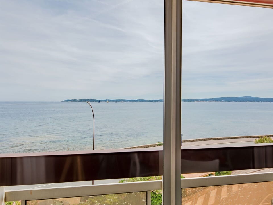 Sky, Water, Cloud, Azure, Window, Wood, Shade, Lake, Horizon, Building