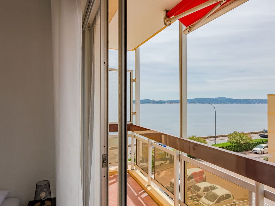 Sky, Building, Water, Wood, Shade, Window, Floor, Living Room, Cloud, Real Estate