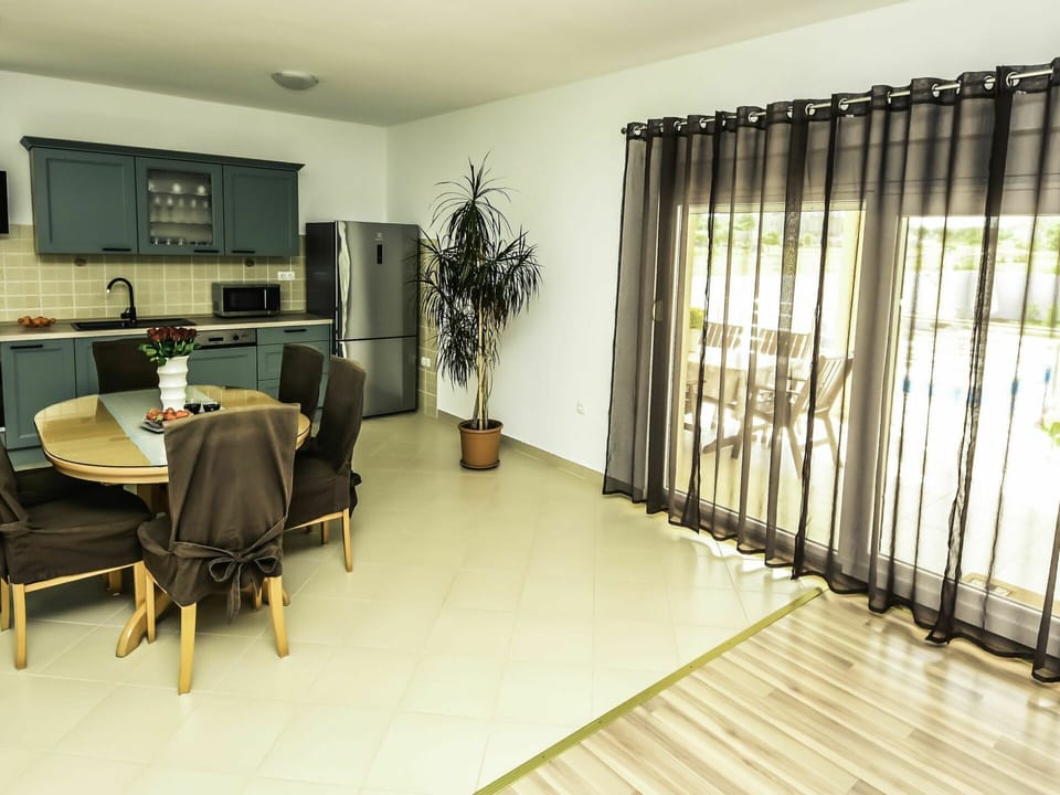 Furniture, Property, Building, Table, Black, Chair, Picture Frame, Interior Design, Houseplant, Wood