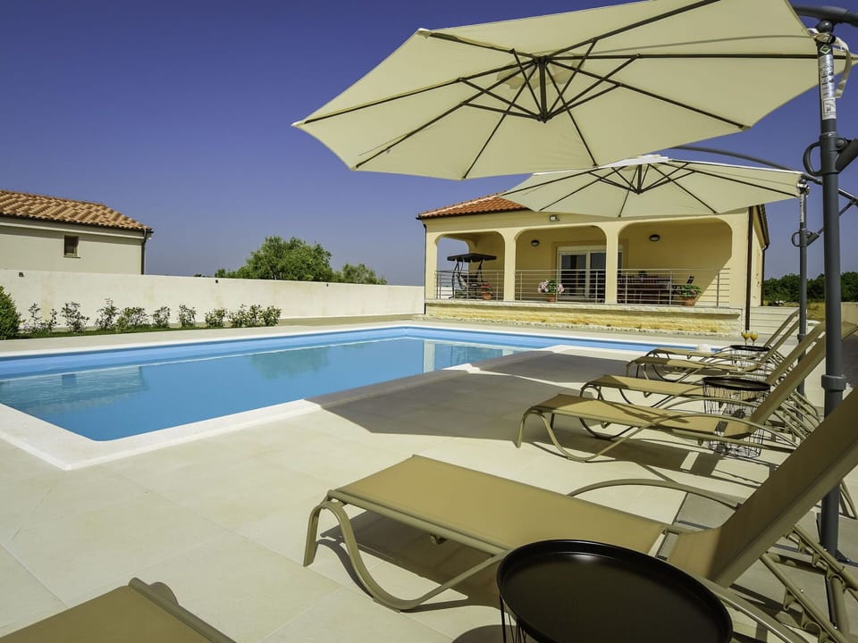 Sky, Building, Light, Plant, Swimming Pool, Shade, Outdoor Furniture, Chair, Sunlounger, Leisure