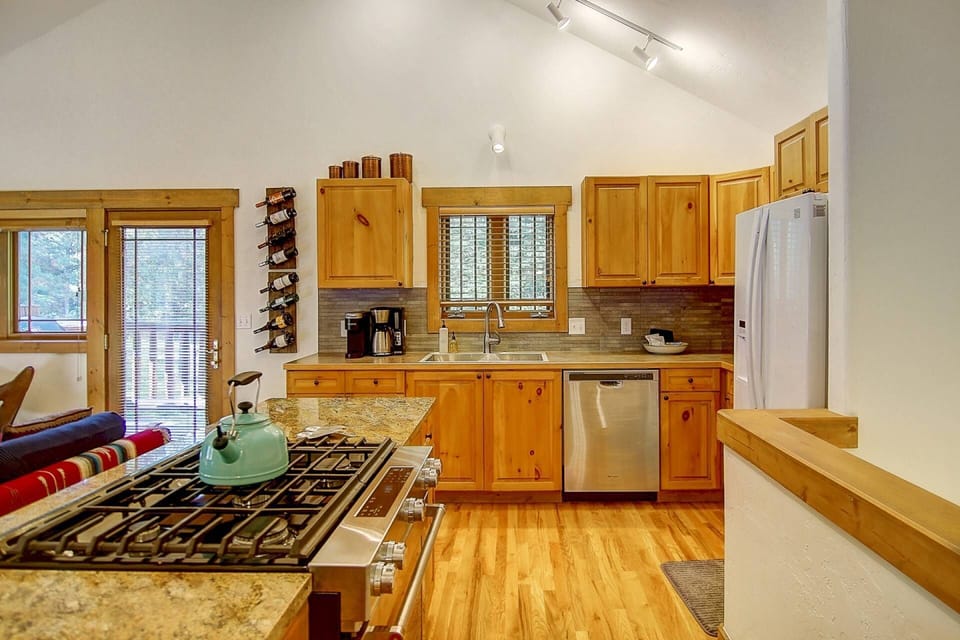 Large Kitchen area with plenty of counter space