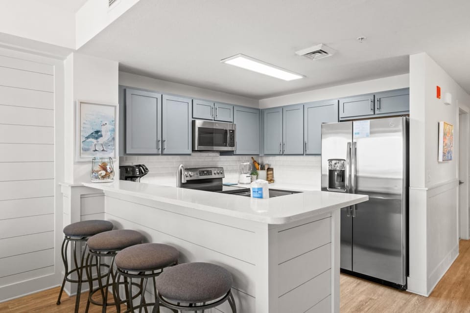 Kitchen with Breakfast Bar