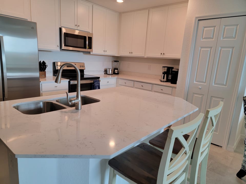 Kitchen Island/Bar