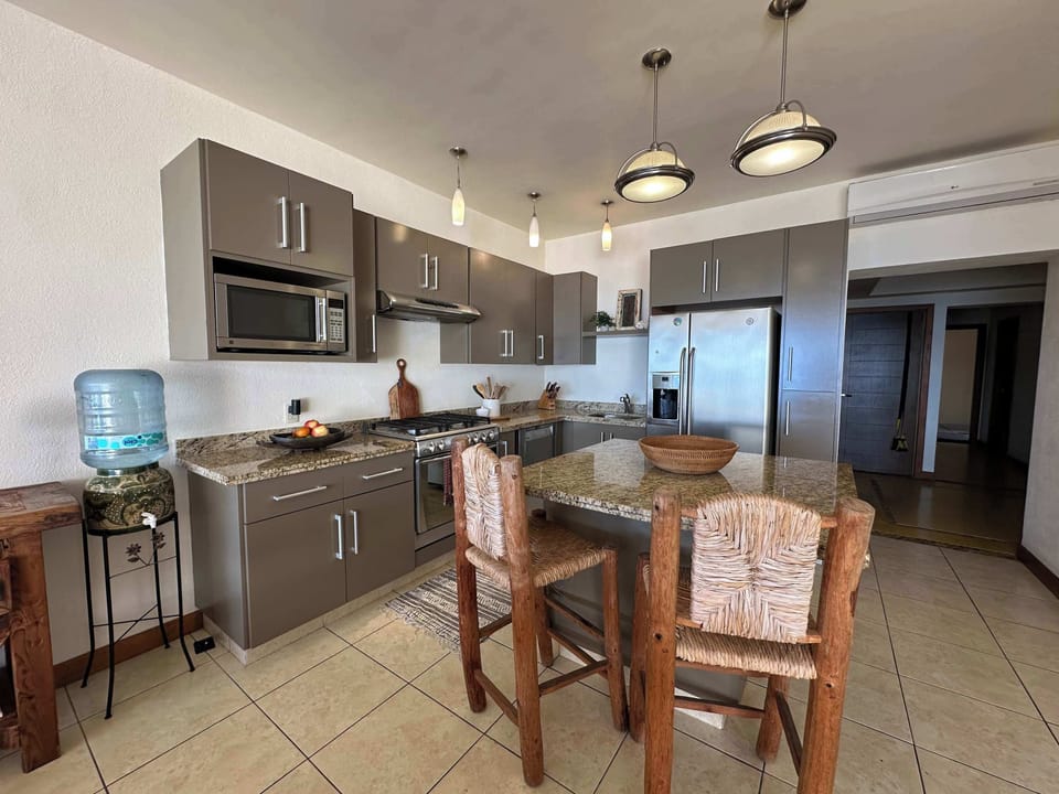 A beautiful, spacious, and impeccably clean kitchen, an inviting space where you can prepare the most delightful and memorable breakfasts.