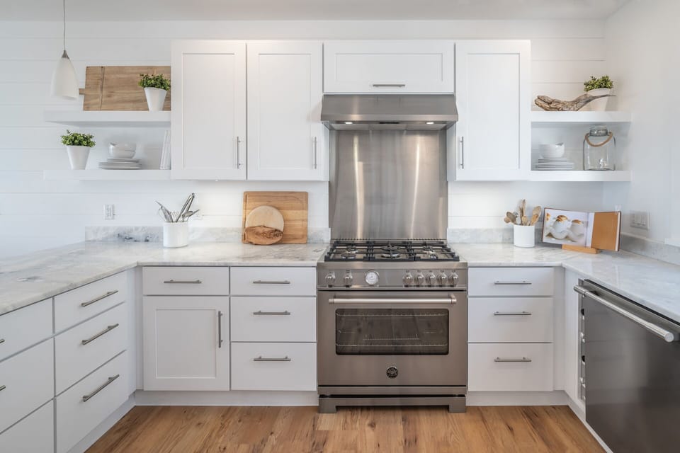 Chef's kitchen with gas stove, dishwasher and ample storage for the cooks! 