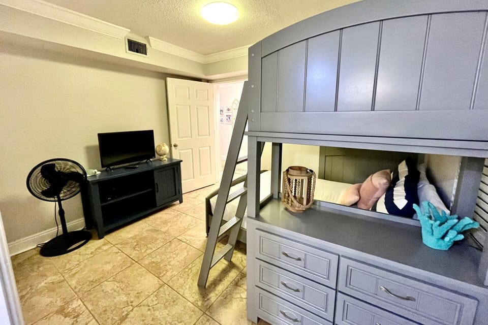 The bunk room is great for kids!