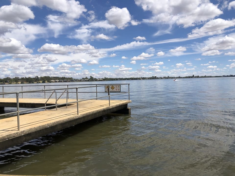 Lake Mulwala - Lake Pool ( just 500m away approx)