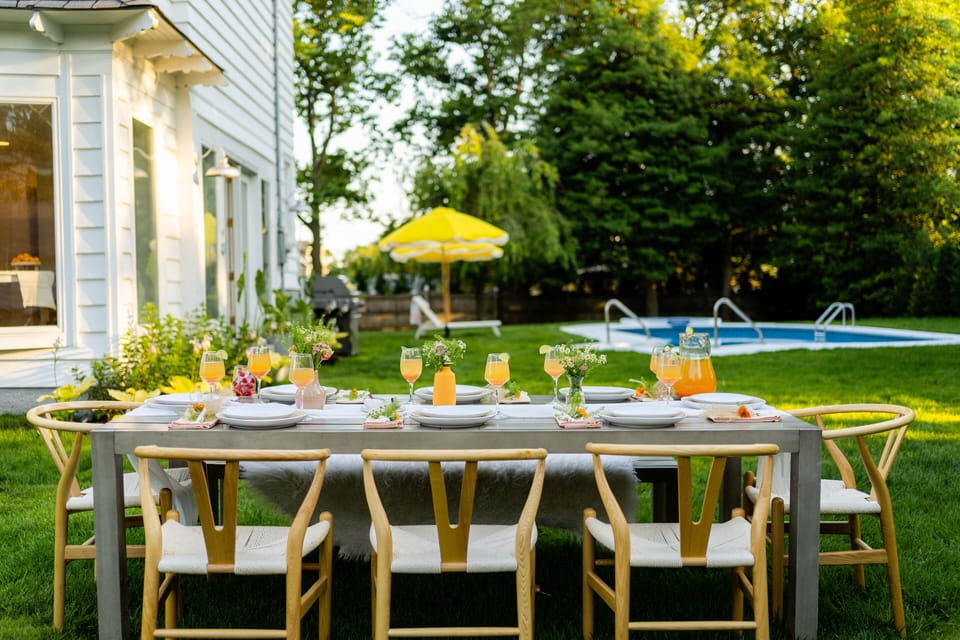 Outdoor dining