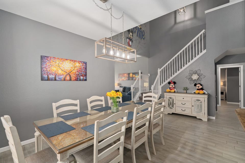 Dining seats 8