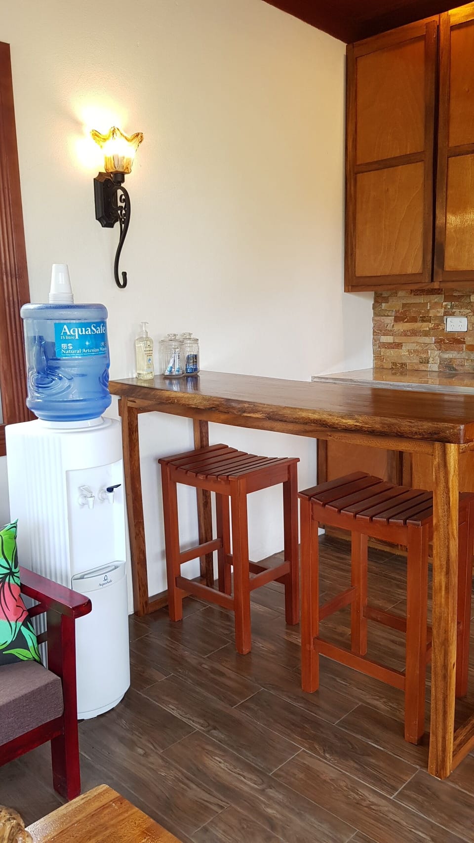 Breakfast bar with stools in natural wood equipped with AquaSafe wat dispenser.
