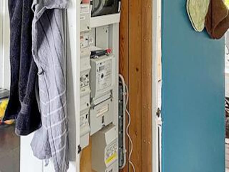 Electricity meter cabinet