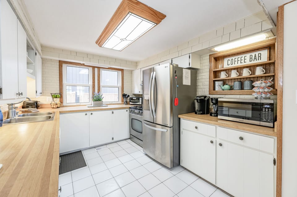 Complimentary coffee bar. Gas range, side-by-side fridge, dishwasher & microwave