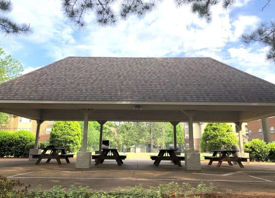 Oxford 3 bedroom 2 bath  condo walking distance to stadiums/campus Apartment in Oxford