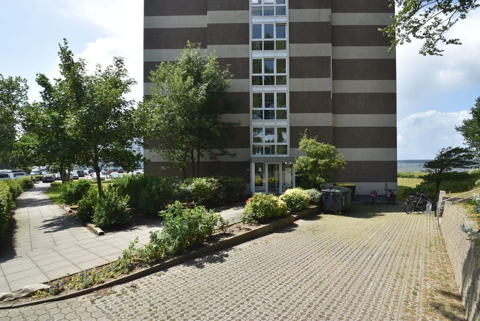well-kept entrance area