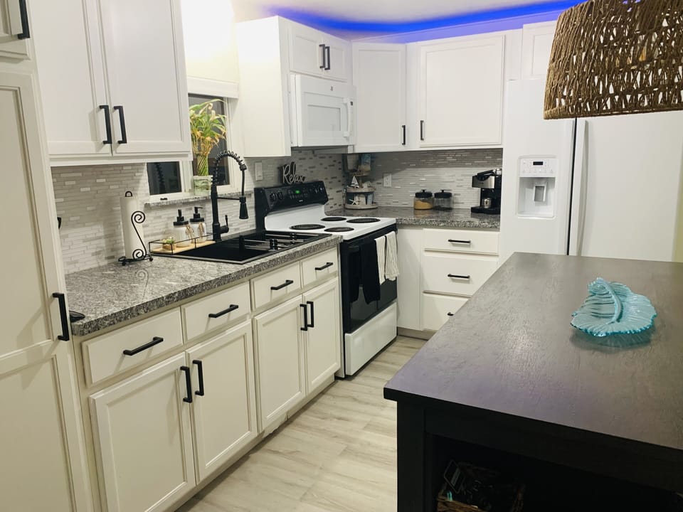 Kitchen / Dining area