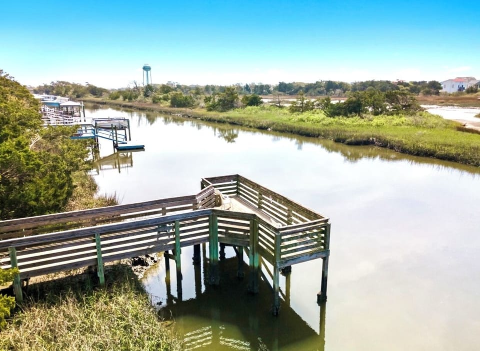 public fishing dock at culdesac