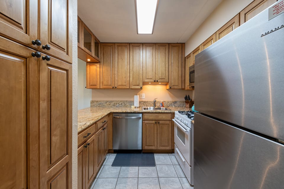 Fully equipped kitchen with brand new appliances