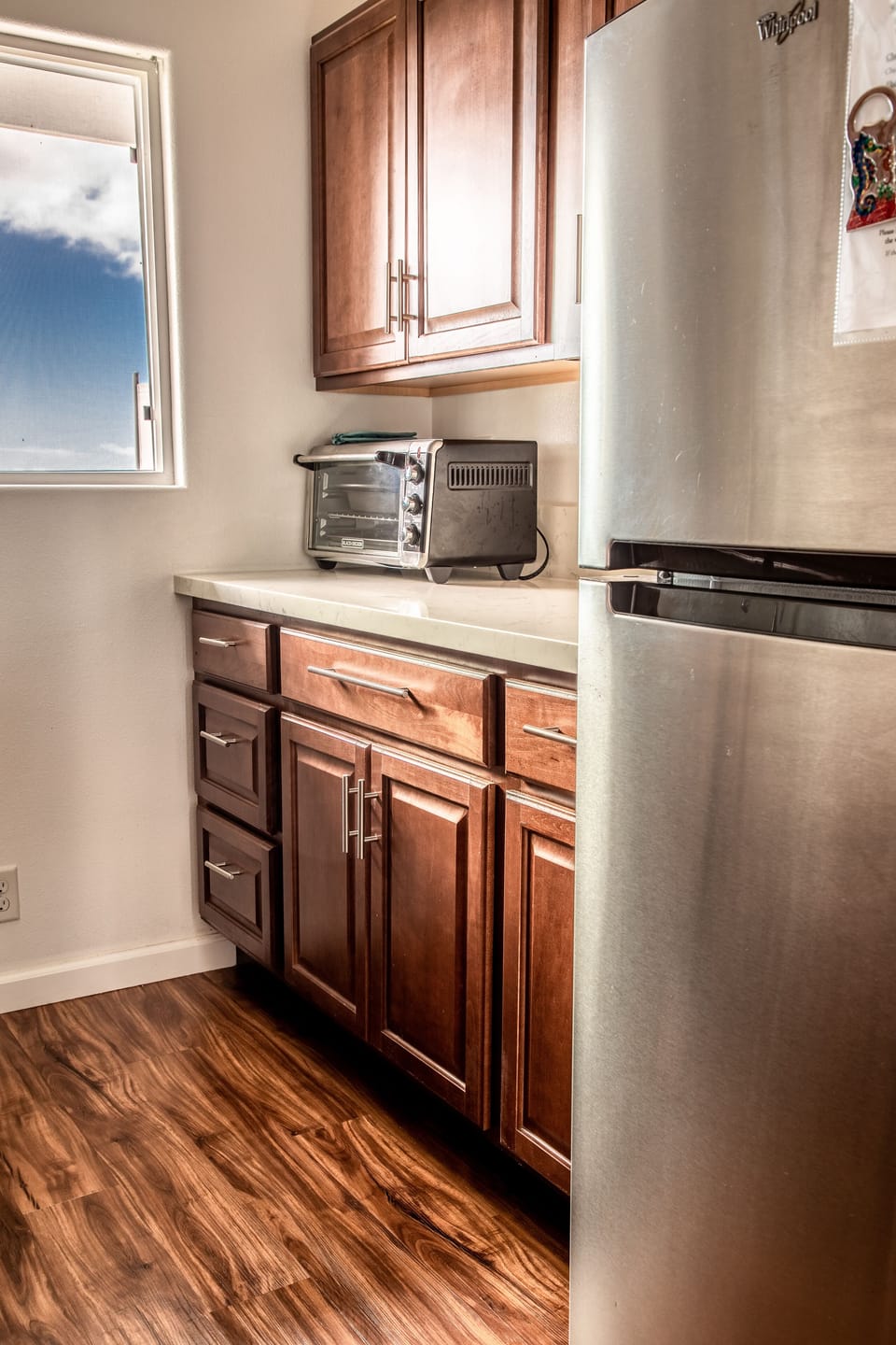Large fridge & freezer in the kitchenette! With convection oven, kettle & more!