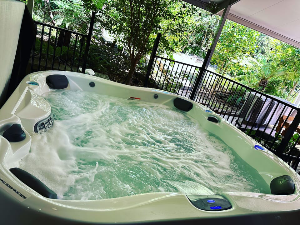 7 seater salt jacuzzi
