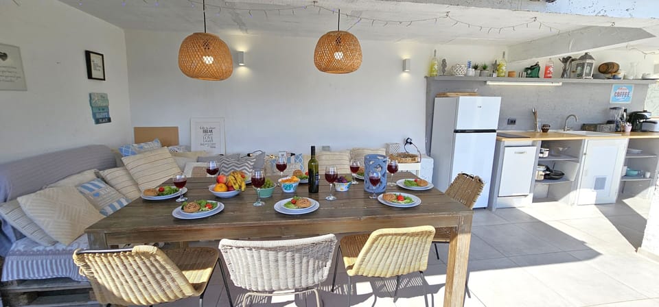 Summer kitchen with al fresco dining area