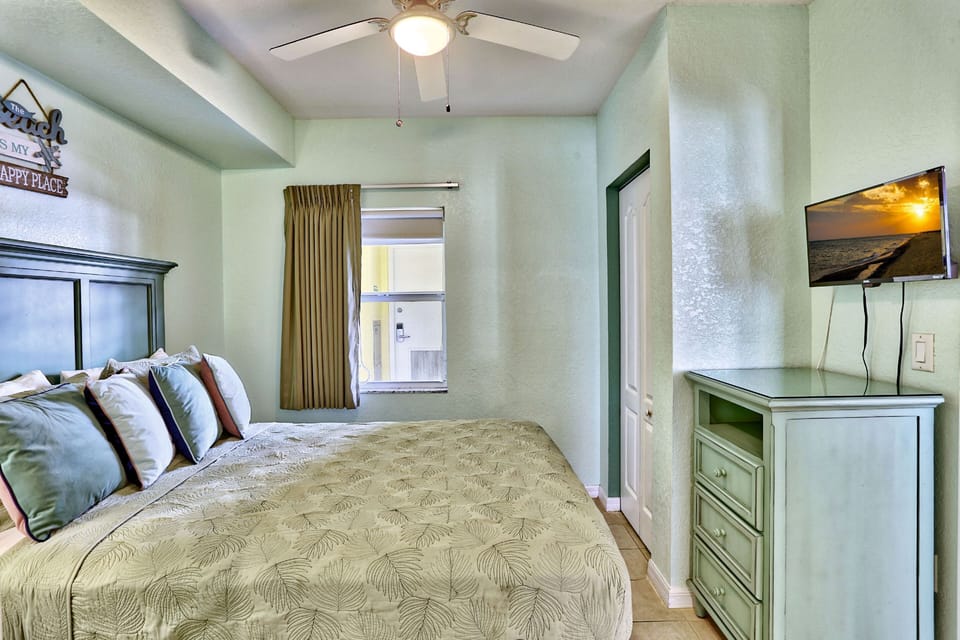 Guest Bedroom with Queen Bed