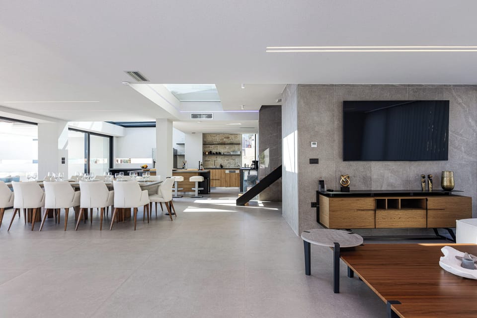 Ground floor open space!