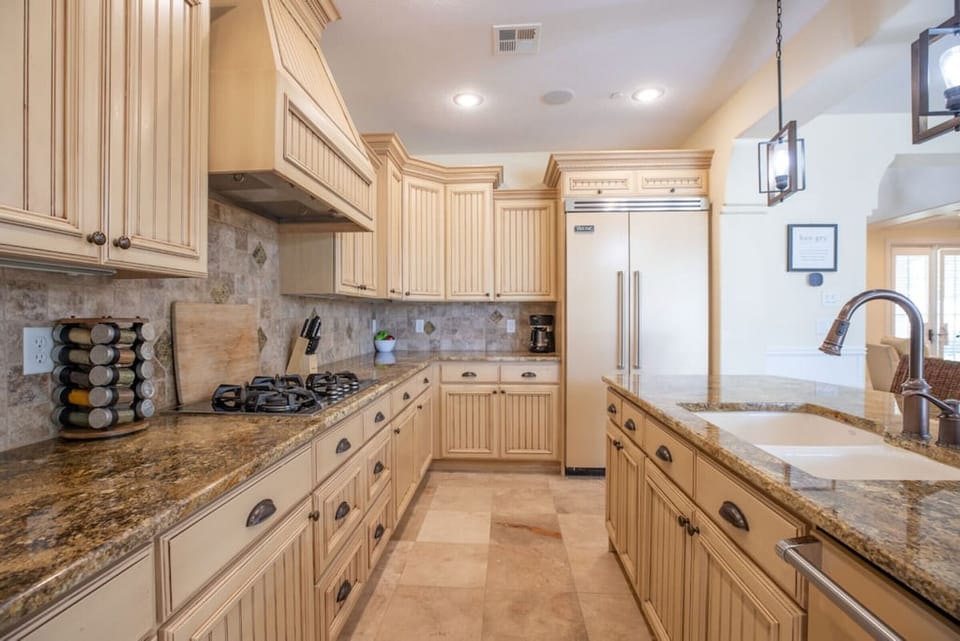 Full kitchen with built-in appliances