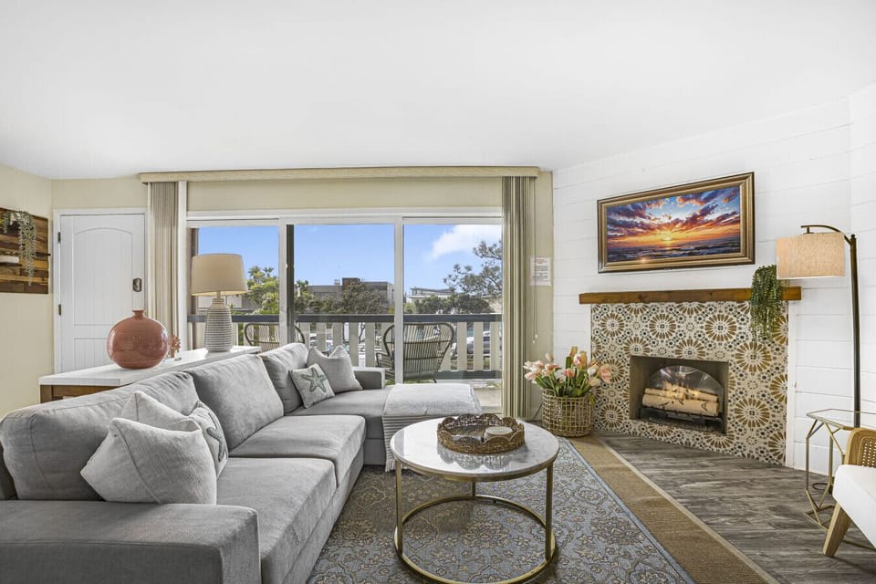 Living room with 65` tv