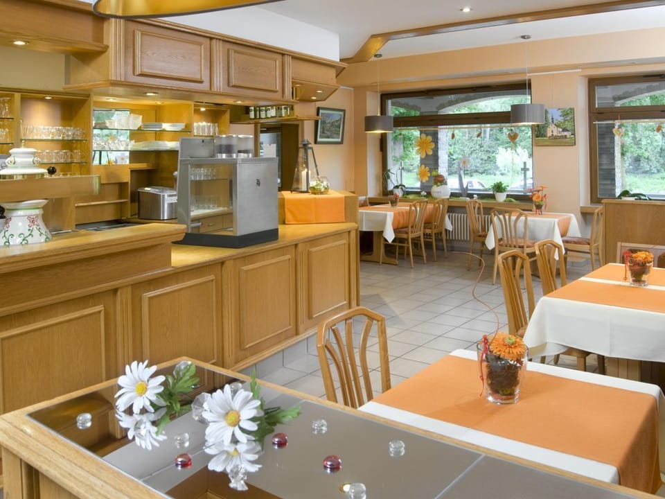 barrier-free double room shower/WC - Hotel Hauer House in Trier-Saarburg