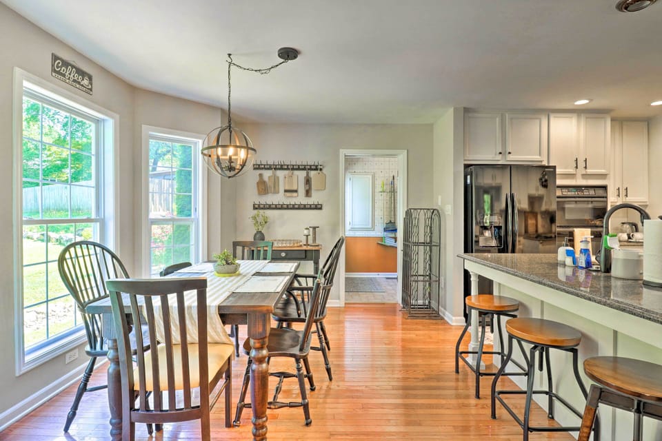 Kitchen | Breakfast Bar