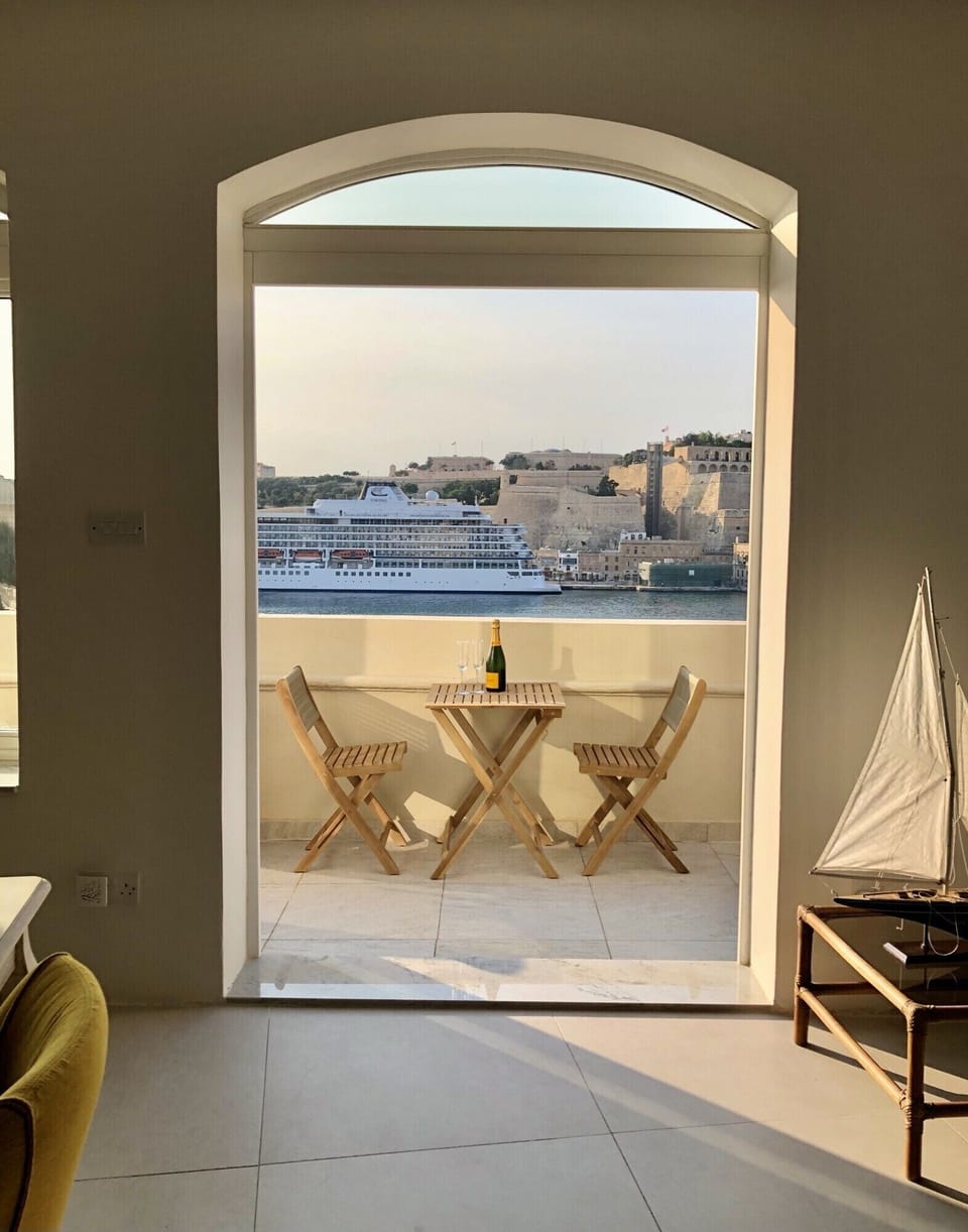 Sunset, Drinks on the balcony?