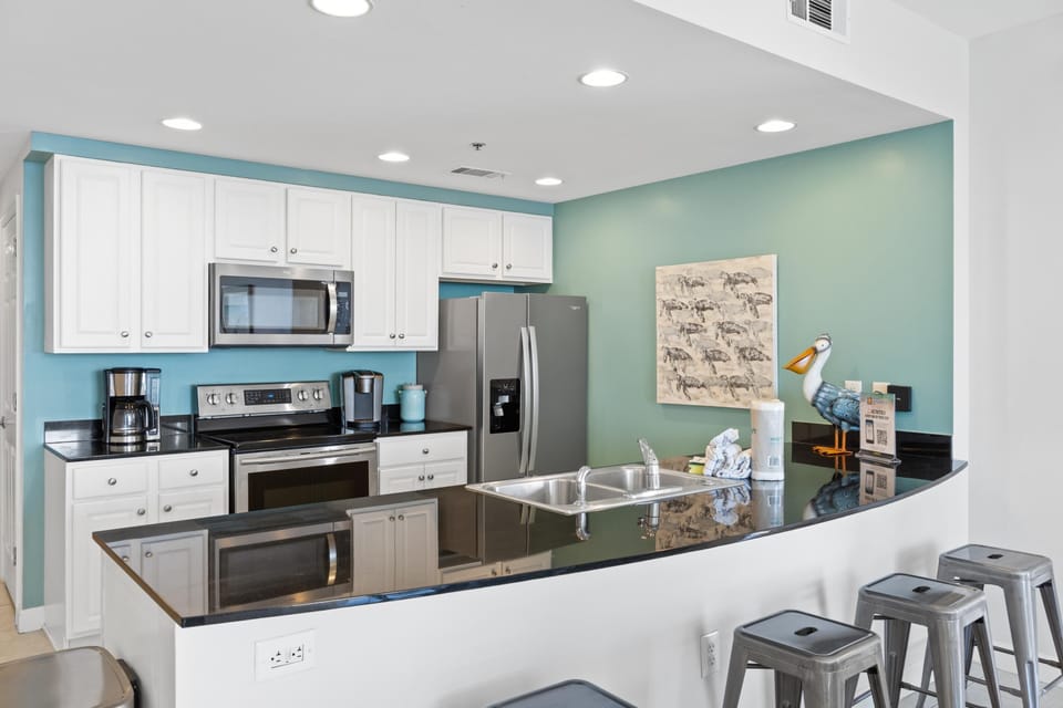 Kitchen with Breakfast Bar