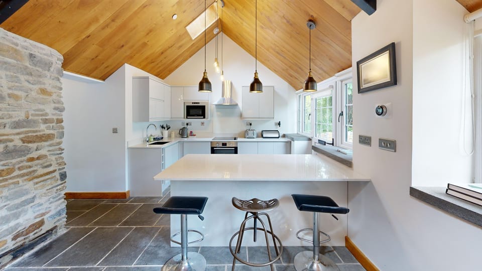 Open-plan kitchen with breakfast bar and vaulted ceiling â€“ perfect for sociable cooking