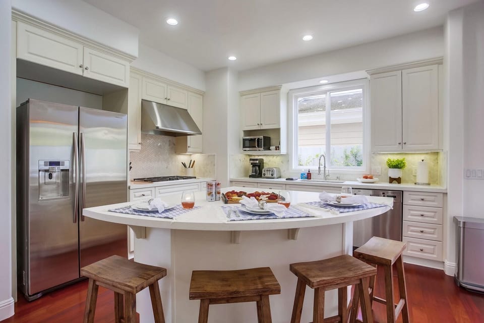 Kitchen island with seating for 4