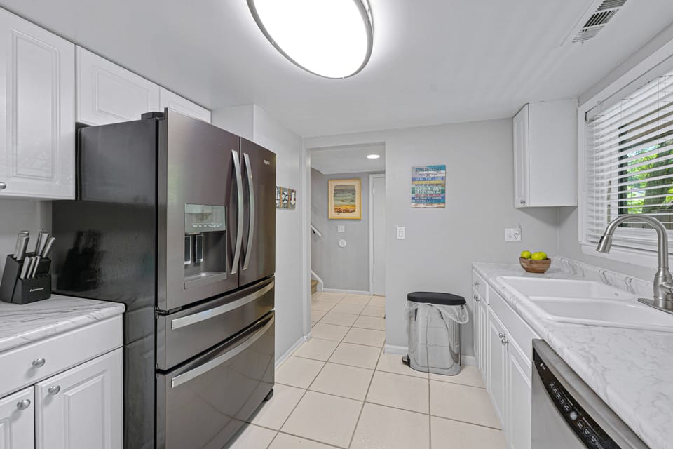 Thoughtfully laid out for function and flow, this kitchen is well equipped for everything from quick breakfasts to relaxed dinners after a day out.