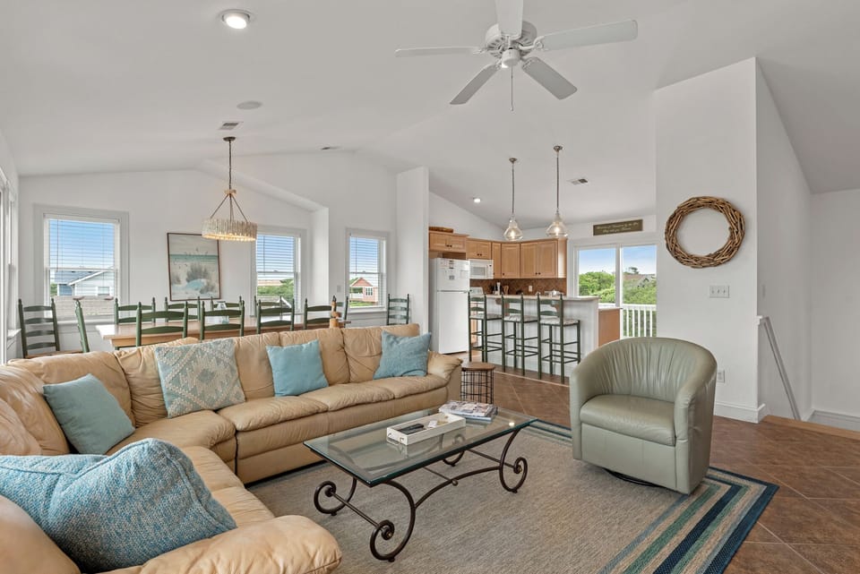 DU120: Rx To Relax | Top Level Living Area
