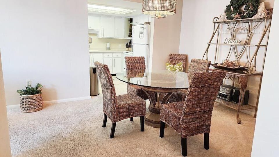 This penthouse vacation rental condo boasts 1400 sq. feet of living area and has three private screened lanais with spectacular panoramic views of the Estero Bay and the Gulf of Mexico. Apartment in Estero Island