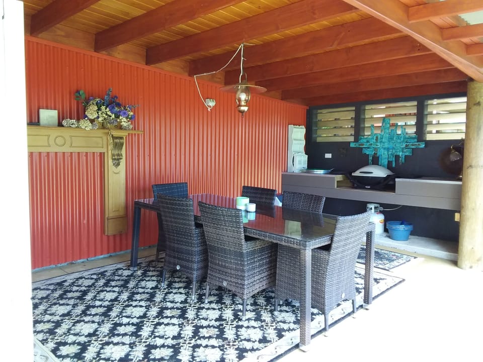 Outdoor BBQ/Entertaining Area
