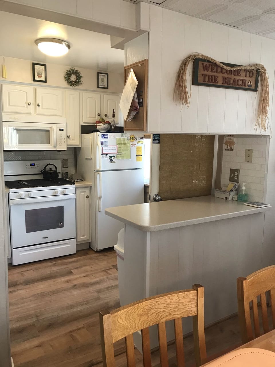 Kitchen with bar