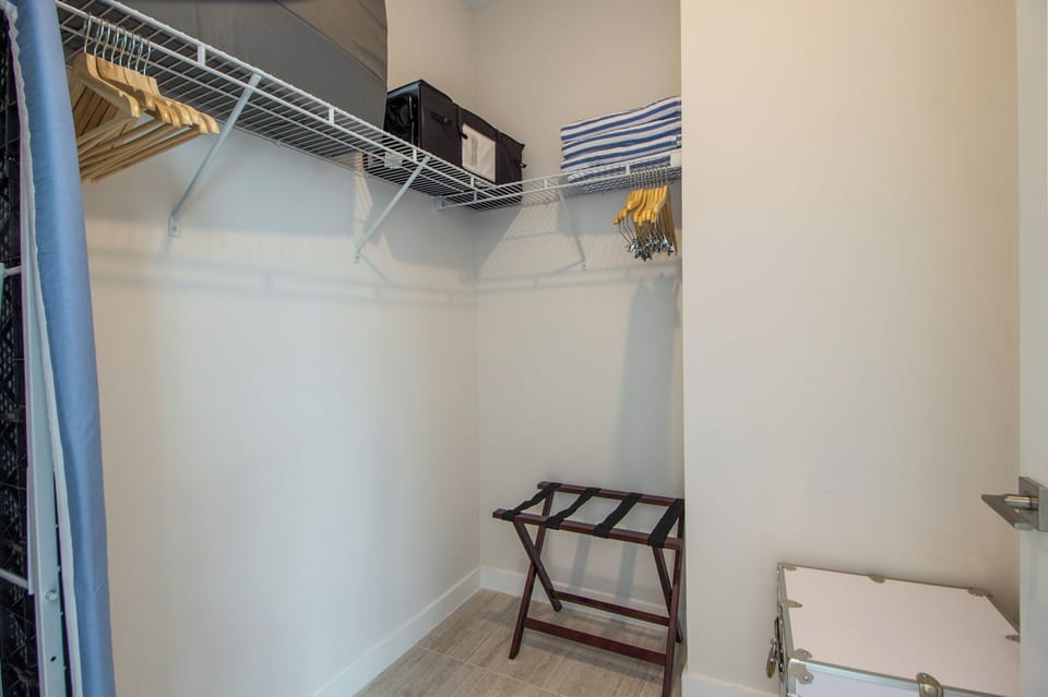 Walk-in closet w. Sheets for pull out couch and beach towels